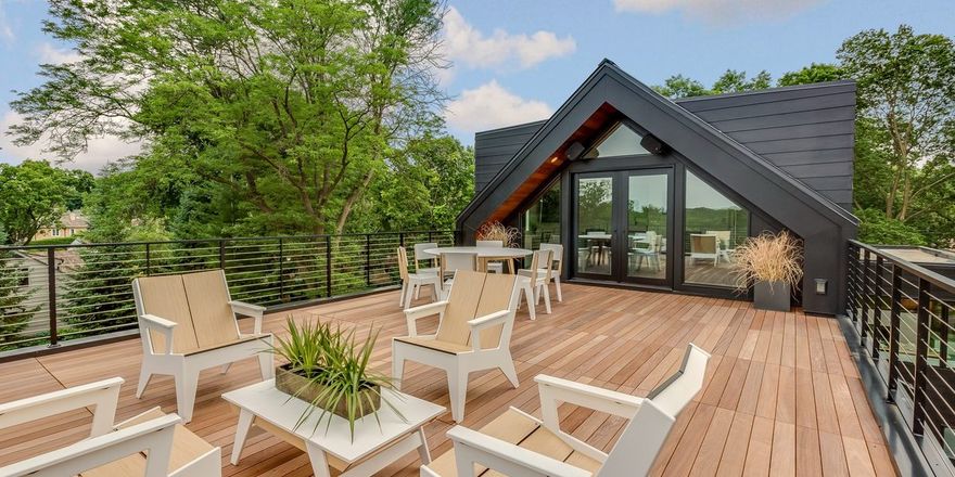 Custom backyard deck built by Elrod Roofing